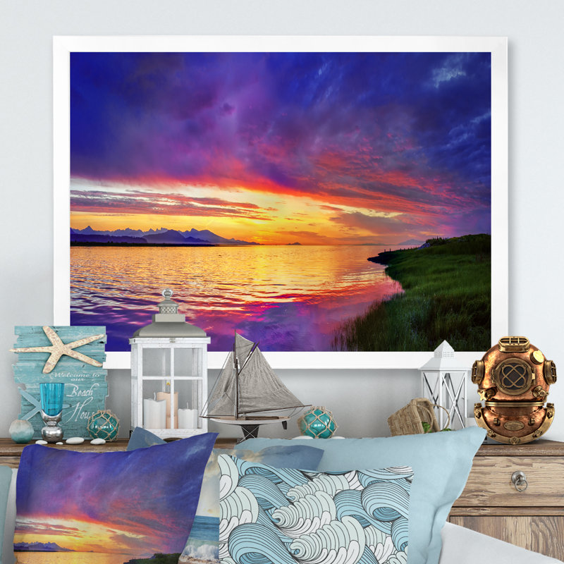 «Sunset with Intense Dark Clouds», reproduction sur toile flottante, H 30 po x l 40 po x P 1,5 po, Cadre photo blanc