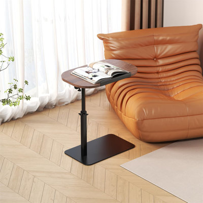 Table d'appoint d'extérieur réglable en forme de C – Table d'appoint moderne et minimaliste avec piètement en métal robuste – Plateau pivotant pliable pour terrasse, canapé, lit – Table d'appoint gain de place