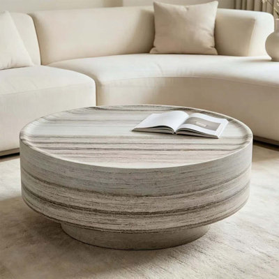 Table basse ronde de 31,5 pouces avec texture de pierre naturelle, idéale pour le salon et les après-midi confortables, durable et élégante