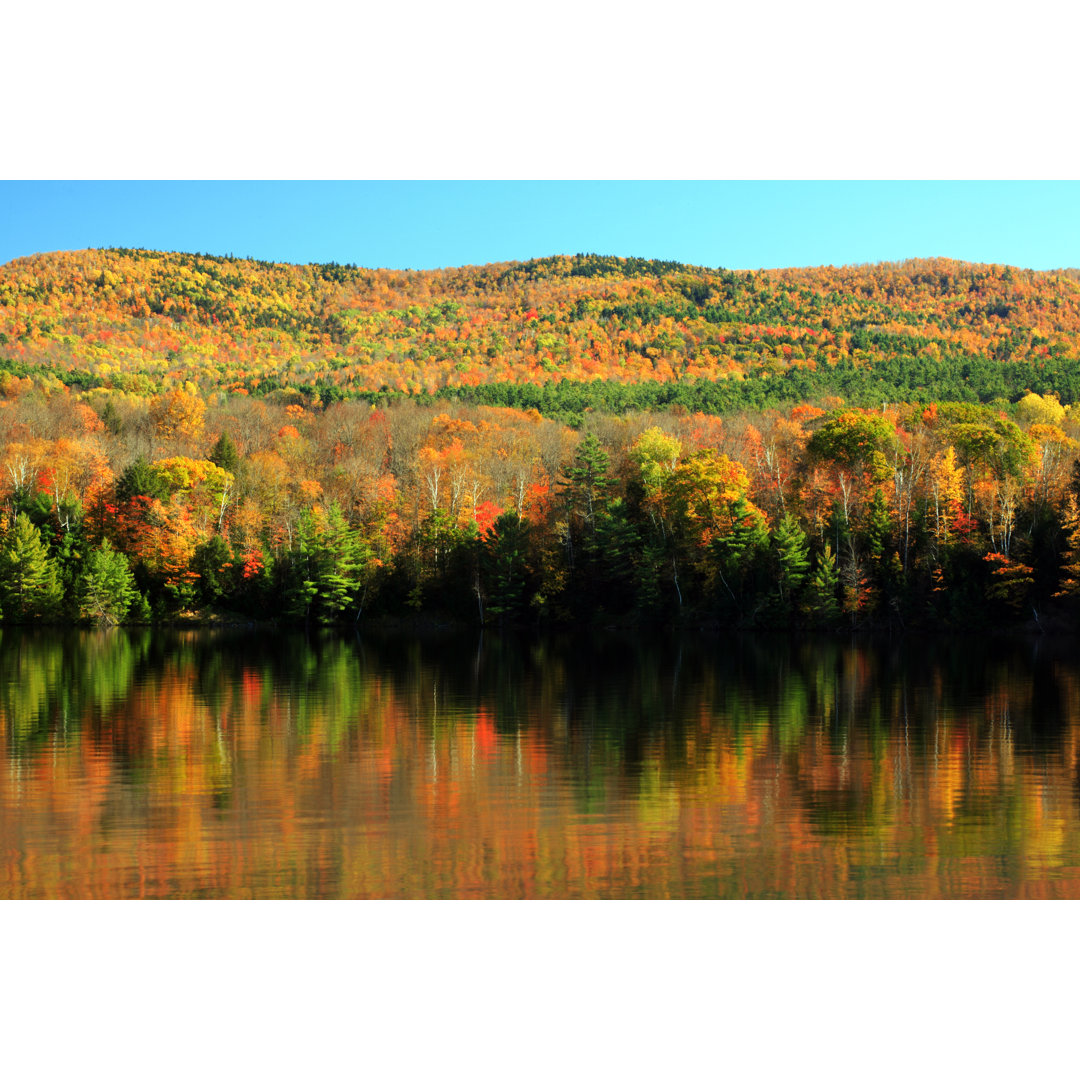 Herbstreflexion im Connecticut River von Jeremy Edwards - Leinwandbild