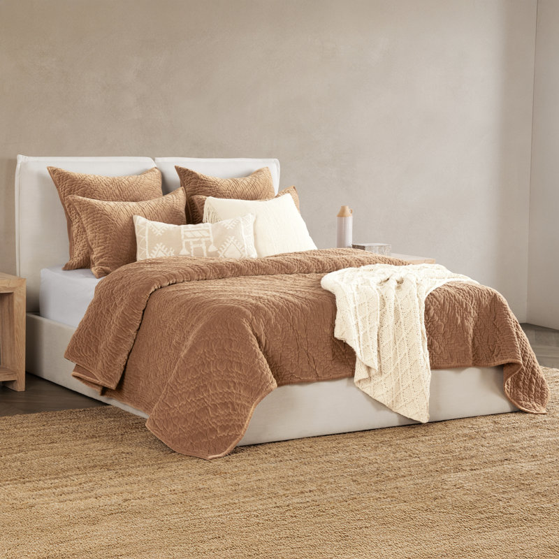 Elms Bedspread Set