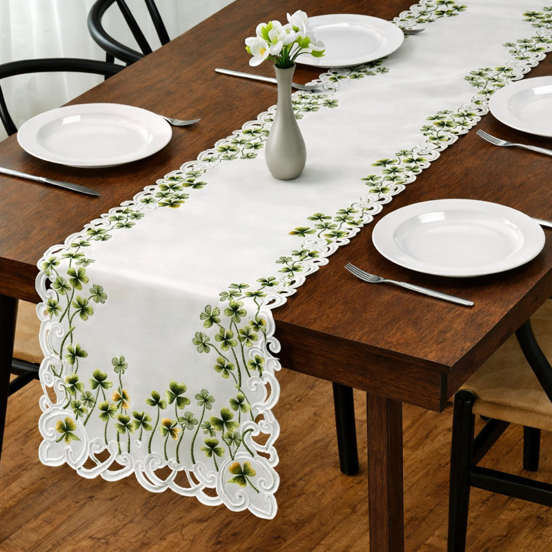 Chemin de table en dentelle avec broderie de trèfle vert pour table de salle à manger et décor de Noël moderne