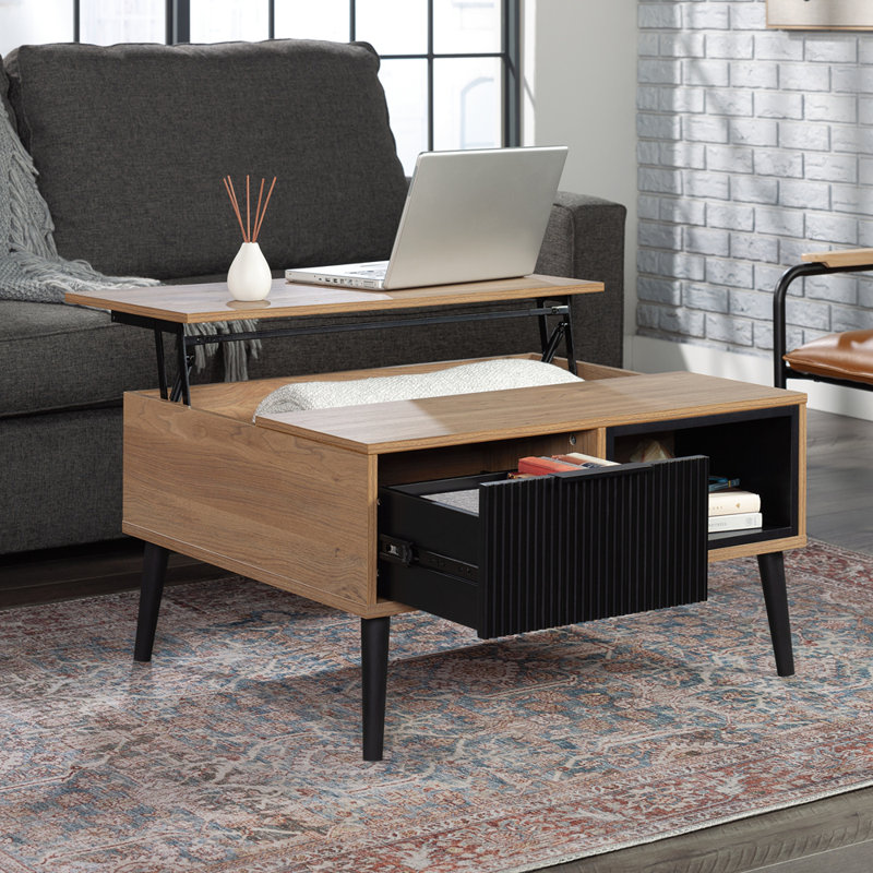 Table basse à plateau relevable, finition noyer naturel