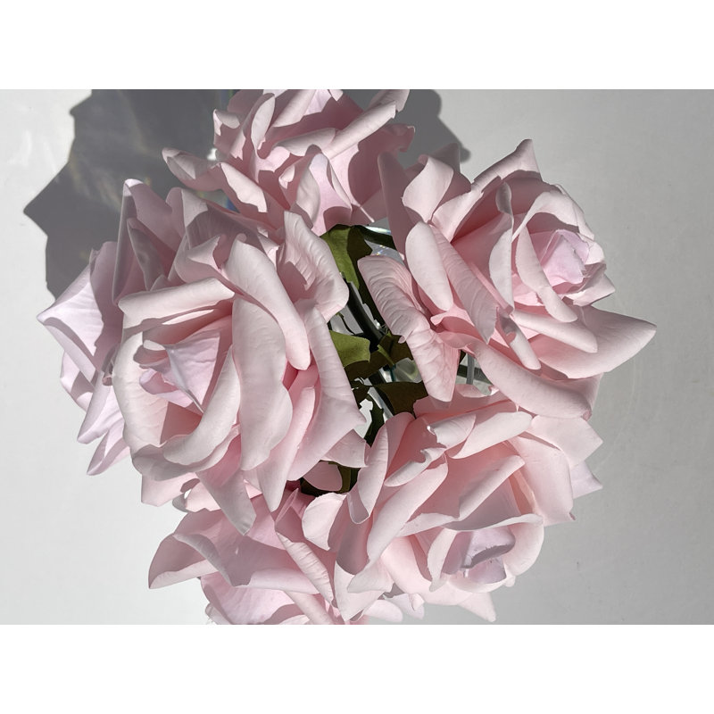Arrangement de vraies roses dans un vase, Rose