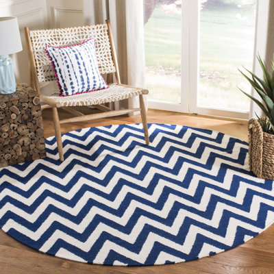 Emek Hand Woven Flat Weave Wool/Cotton Chevron Rug in Ivory/Blue