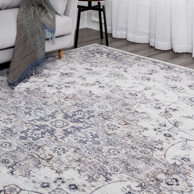 Hoelscher Oriental Indoor Rug, Rectangle 5'6" x 8'6"