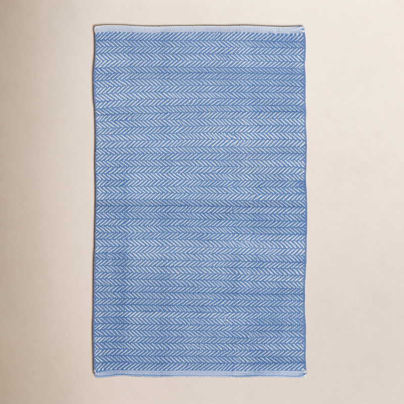 Tapis intérieur / extérieur bleu / blanc Herringbone, Rectangle de 5 pi x 8 pi