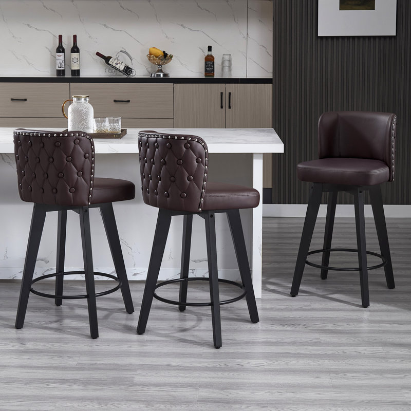 Ensemble de 3 tabourets de bar pivotants 27,5 po, siège en similicuir brun avec dossier capitonné, pieds en bois massif, chaises de bar à hauteur de comptoir pour îlot de cuisine, salle à manger, café (ensemble de 3)