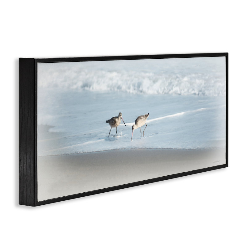 «Sandpiper pair on Shore», estampe numérique par Rhonda Addison, Giclée encadrée noir minuit, H 13 po x l 30 po