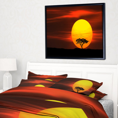 «Lonely Tree with Birds at Sunset», art graphique