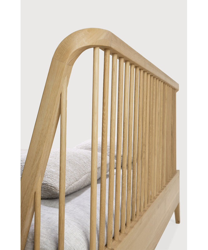Spindle Solid Wood Bed, Queen, Oak
