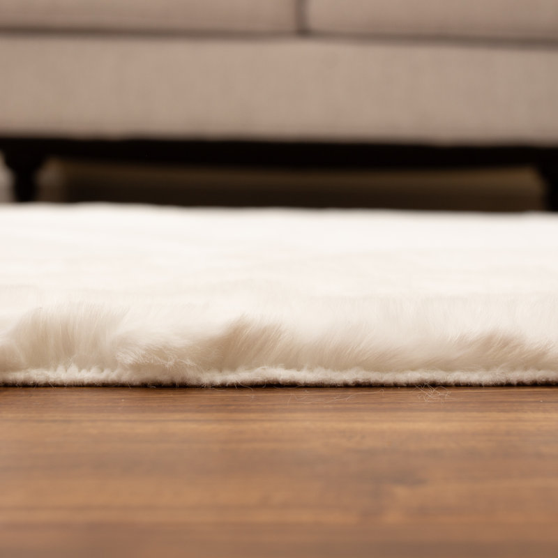 Tapis blanc neige à poils longs Solera, Rectangle 6 pi 7 po x 9 pi