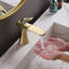 Robinet de salle de bain à un trou-87599495