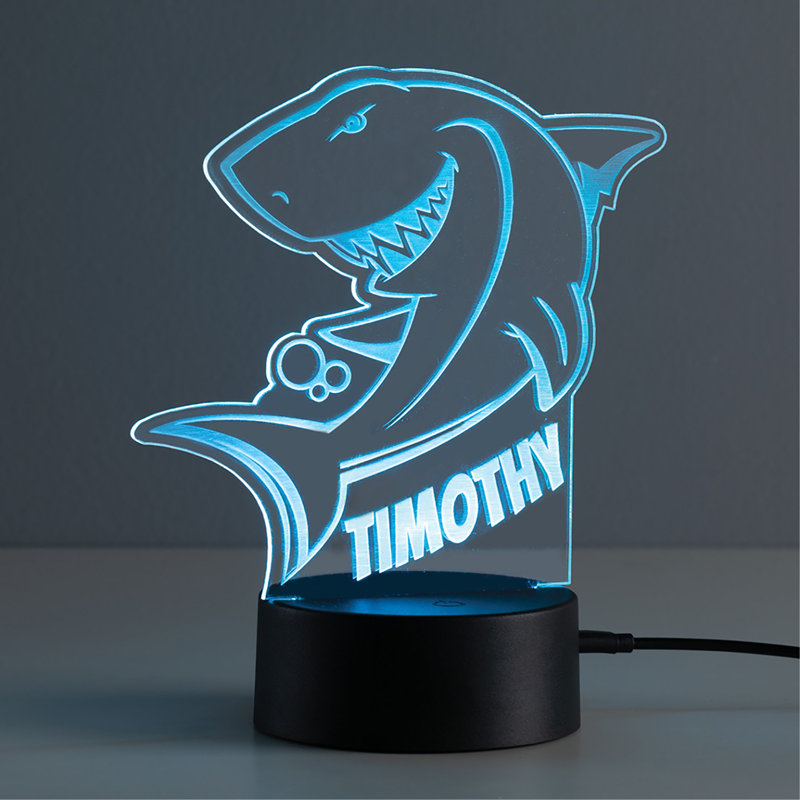 Veilleuse Shark à DEL avec nom personnalisé gravé au laser sur un insert en acrylique