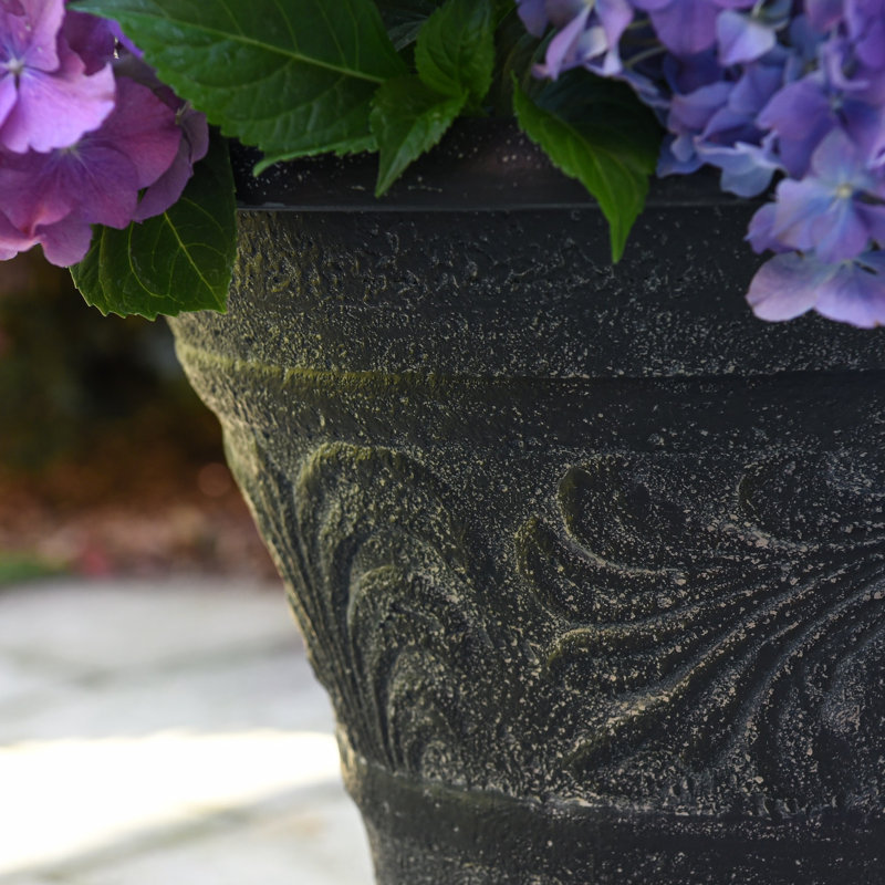 Quiles Urn Planter