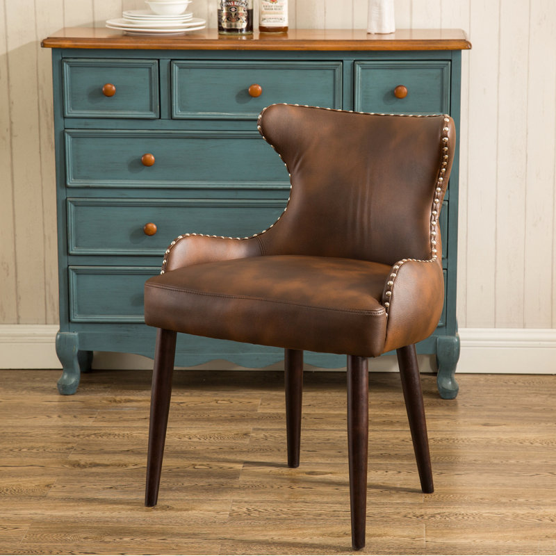Fauteuil demi-tonneau capitonné à dossier capitonné