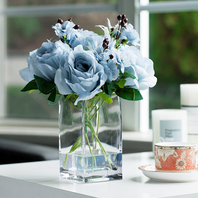 Arrangement floral rose dans un vase