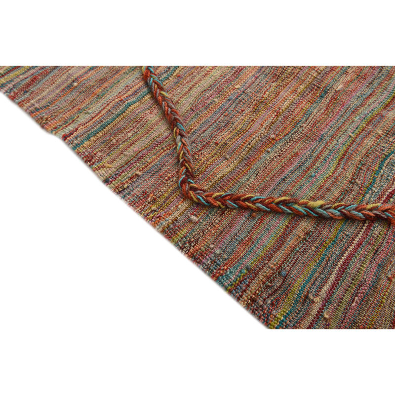 Tapis multicolore 5 pi 9 po x 7 pi 2 po