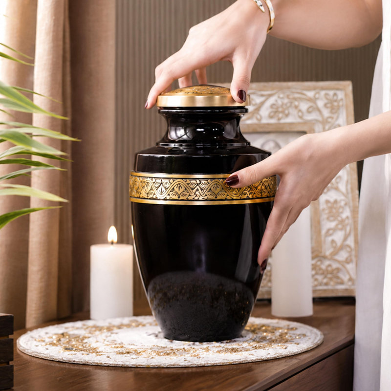 Urne de crémation Grecian Black & Gold, 200 pouces cubes et plus, Noir et or