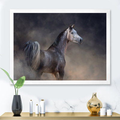 «Gray Arabian Horse Run Free on Desert Dust», peinture sur toile