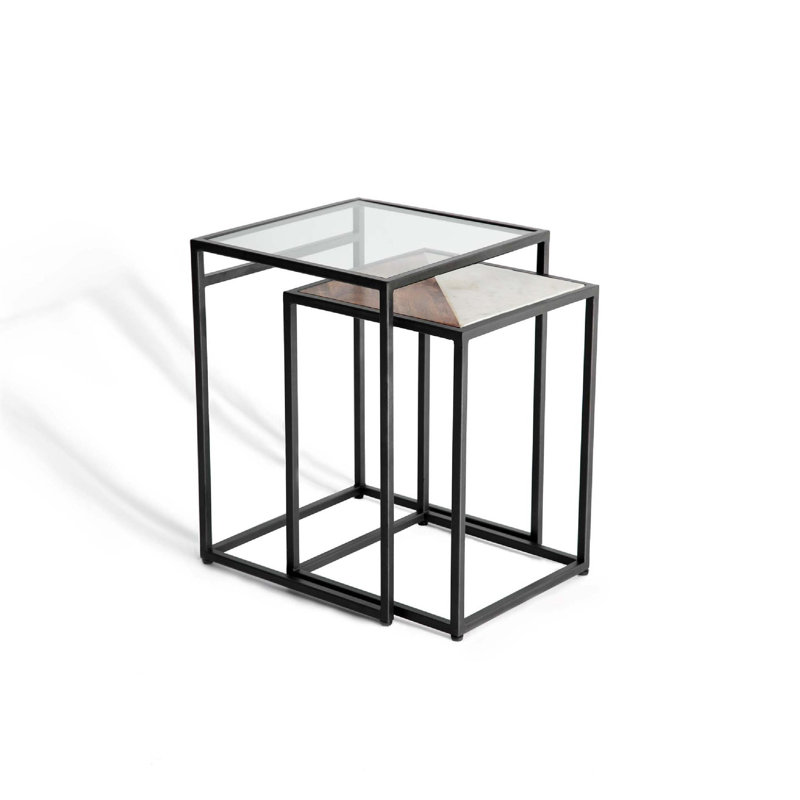 Table gigogne avec plateau en verre et pieds en métal