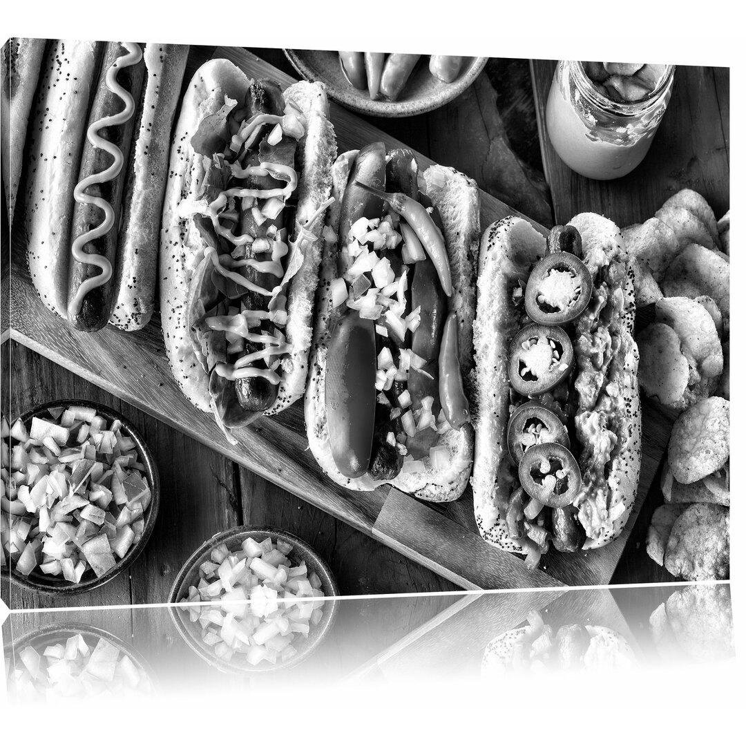 Leinwandbild Amerikanische Hotdogs in Monochrom