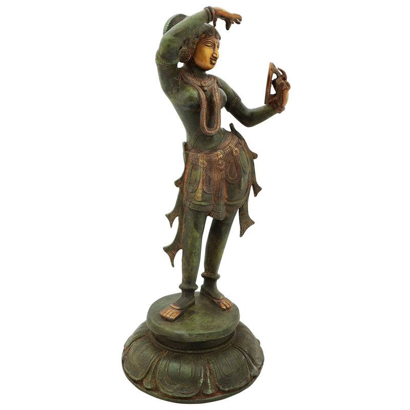 14 "l'Apsara appliquant du vermillon