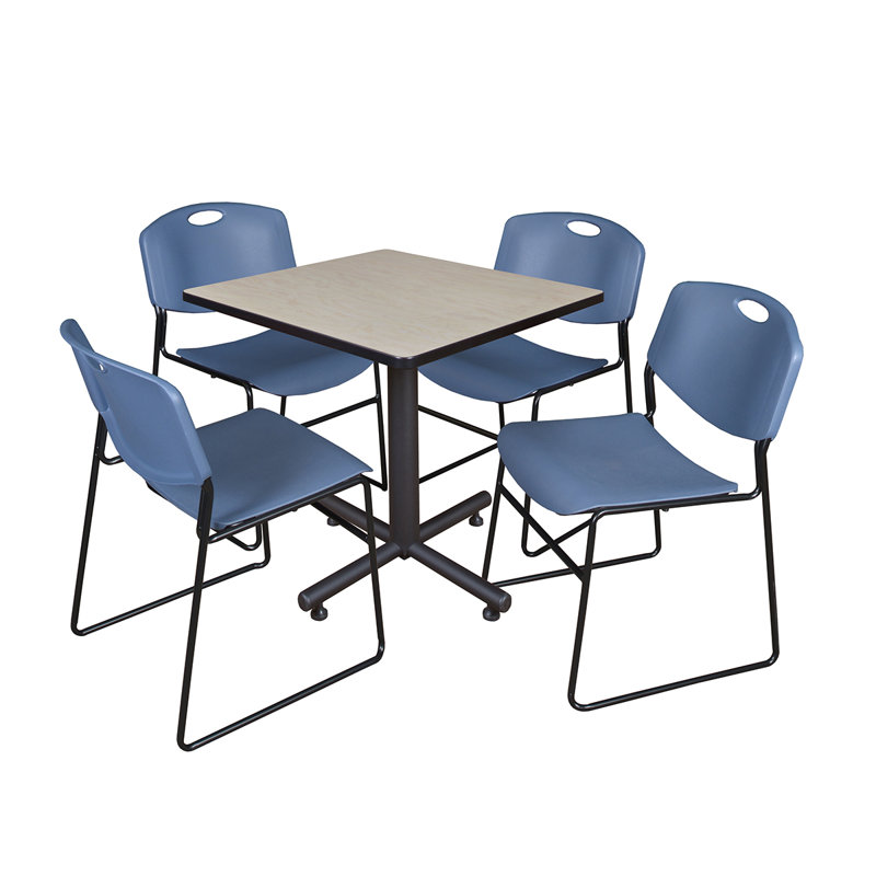Table de salle de repos carrée Nicklas, 4 chaises empilables Zeng, Érable, Bleu