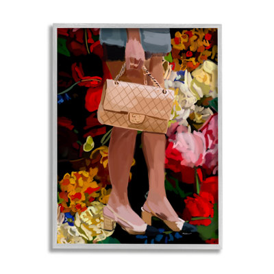«Trendy Girl With Hand Bag», impression encadrée sur bois