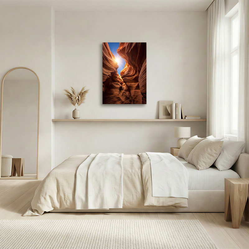 Toile orange grès rainuré avec lumière du soleil et ciel bleu, 30"H x 20"W