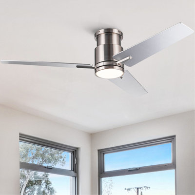 Ventilateur de plafond 52 po en nickel brossé avec lumière Lowe