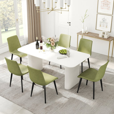 Ensemble de salle à manger 70 po rectangulaire pour 4 à 6 personnes, chaises de salle à manger en similicuir avec larges sièges et pieds en métal noir, meubles de salle à manger et de cuisine