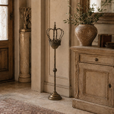 Retro metal crown floor candlestick