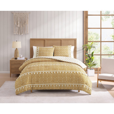 DESIGN STUDIO Pasadena Medallion Yellow Microfiber Comforter with Tassels
