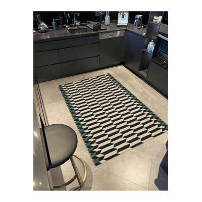 Tapis noir à motif géométrique noir