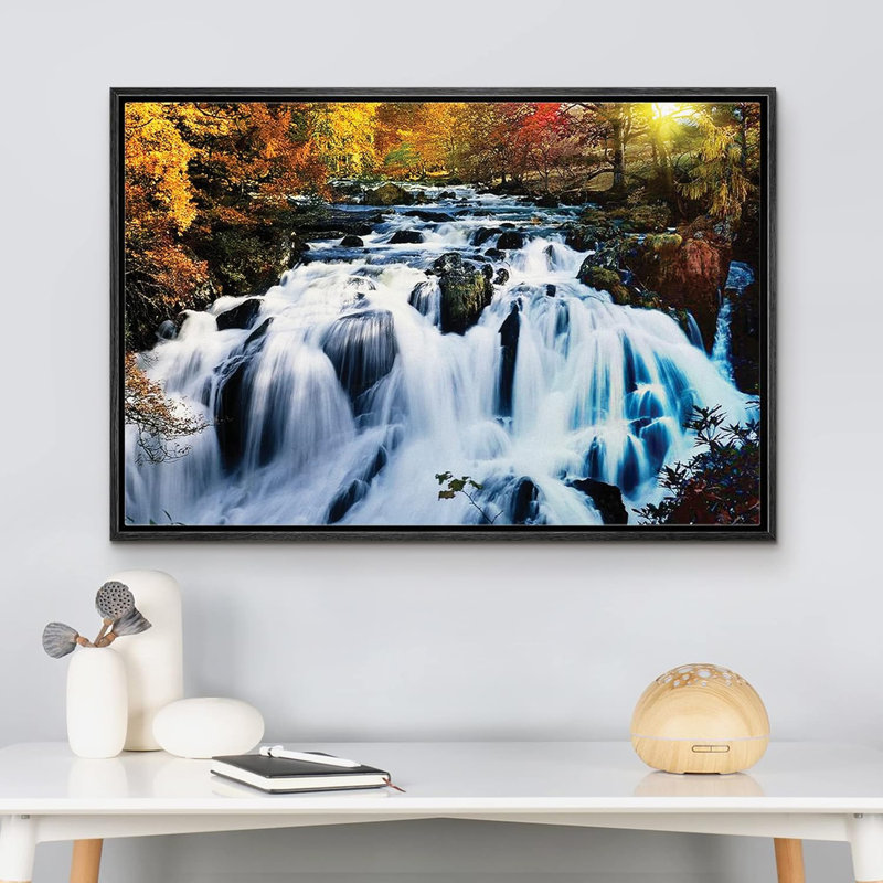 «Beautiful Water Fall with Fall Colors», art sur toile, H 16 po x l 24 po, Cadre flottant noir