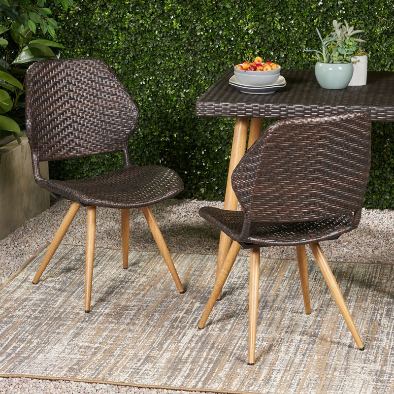 Ensemble de 2 chaises de salle à manger d'extérieur en osier Laryn, durables et élégantes pour le confort du patio et de la cour arrière