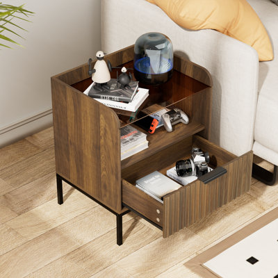 Table de chevet moderne de 18,9 po de largeur Mid-Century avec prises intégrées, plateau en verre et pieds en métal, table de chevet en bois avec 1 tiroir et rangement ouvert (ensemble de 2)