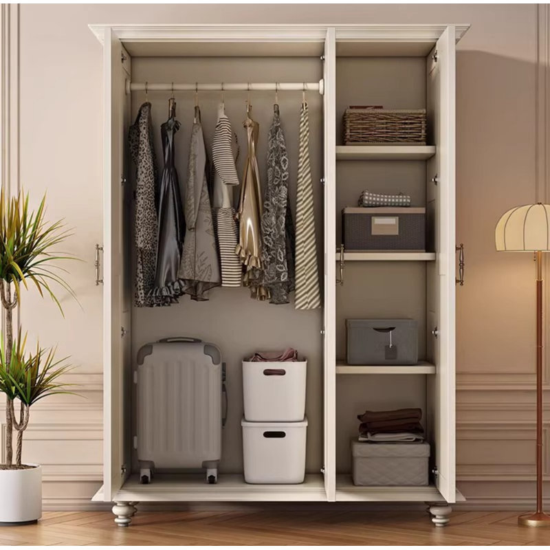 Simple garde-robe blanche