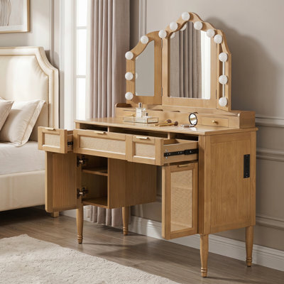 Grand bureau de meuble-lavabo de 44,37 po avec miroir à trois volets, 13 ampoules Hollywood et 3 coiffeuses, tablettes à 5 tiroirs avec station de charge