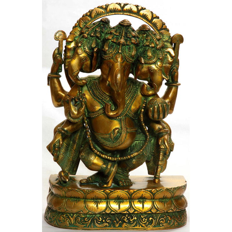 Ganesha dansant à trois têtes