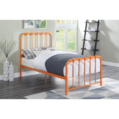Lueras Metal Spindle Bed