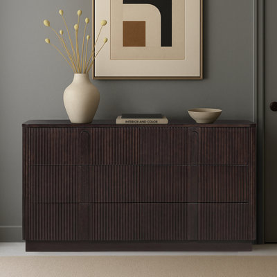 6-Drawer Solid Wood Dresser with Reeded Front for Modern Bedroom Accent Storage
