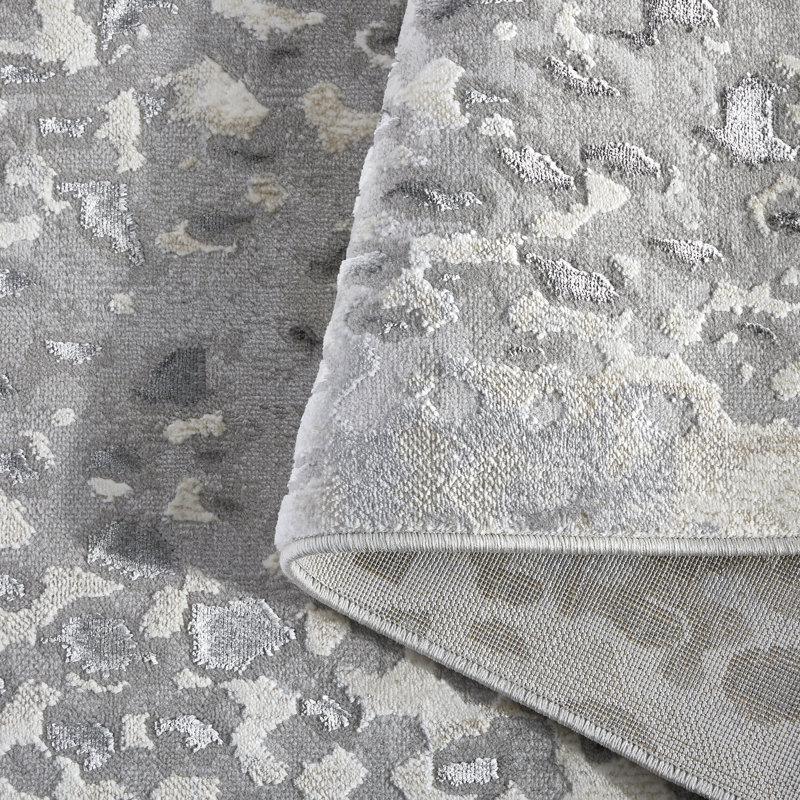 Tapis gris à imprimé animalier Laura, Rectangle 5 pi 2 po x 7 pi 2 po