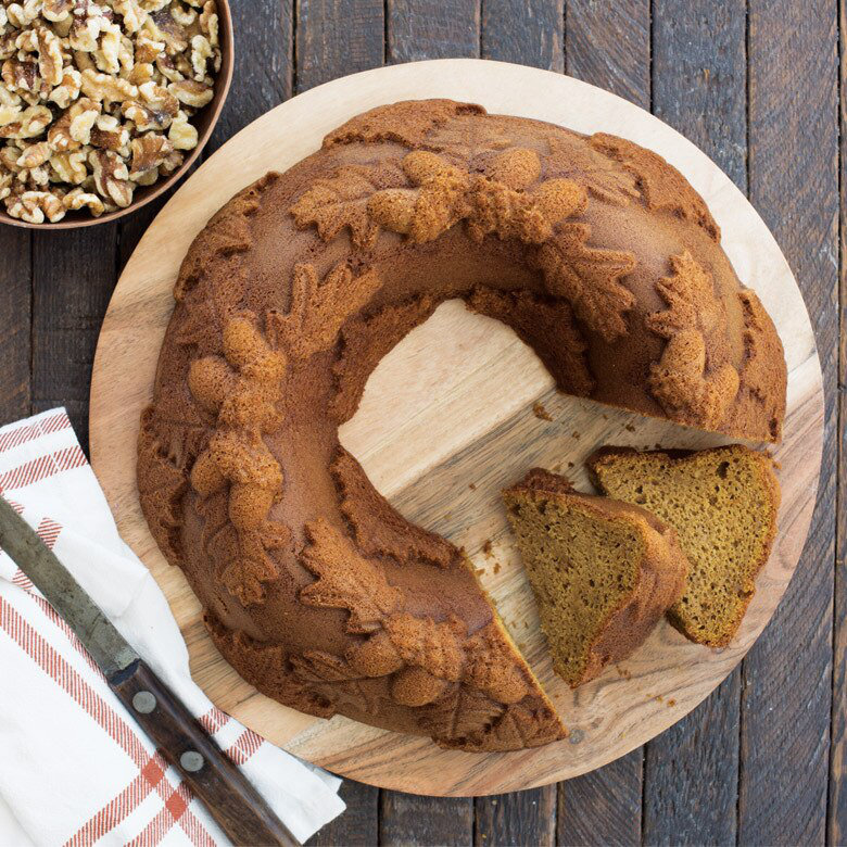 Bronze Autumn Wreath Non-Stick Aluminum Bundt Pan