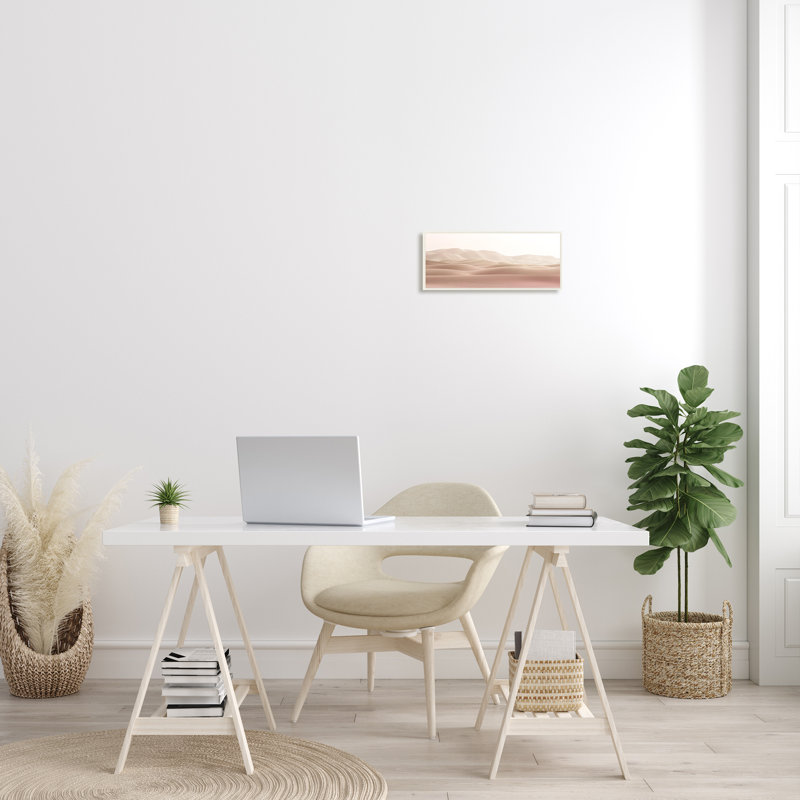 «Pink Sunburnt Sandy Dessert Distant Hills Landscape», art mural par Kim Allen, Plaque de bois, H 7 po x l 17 po