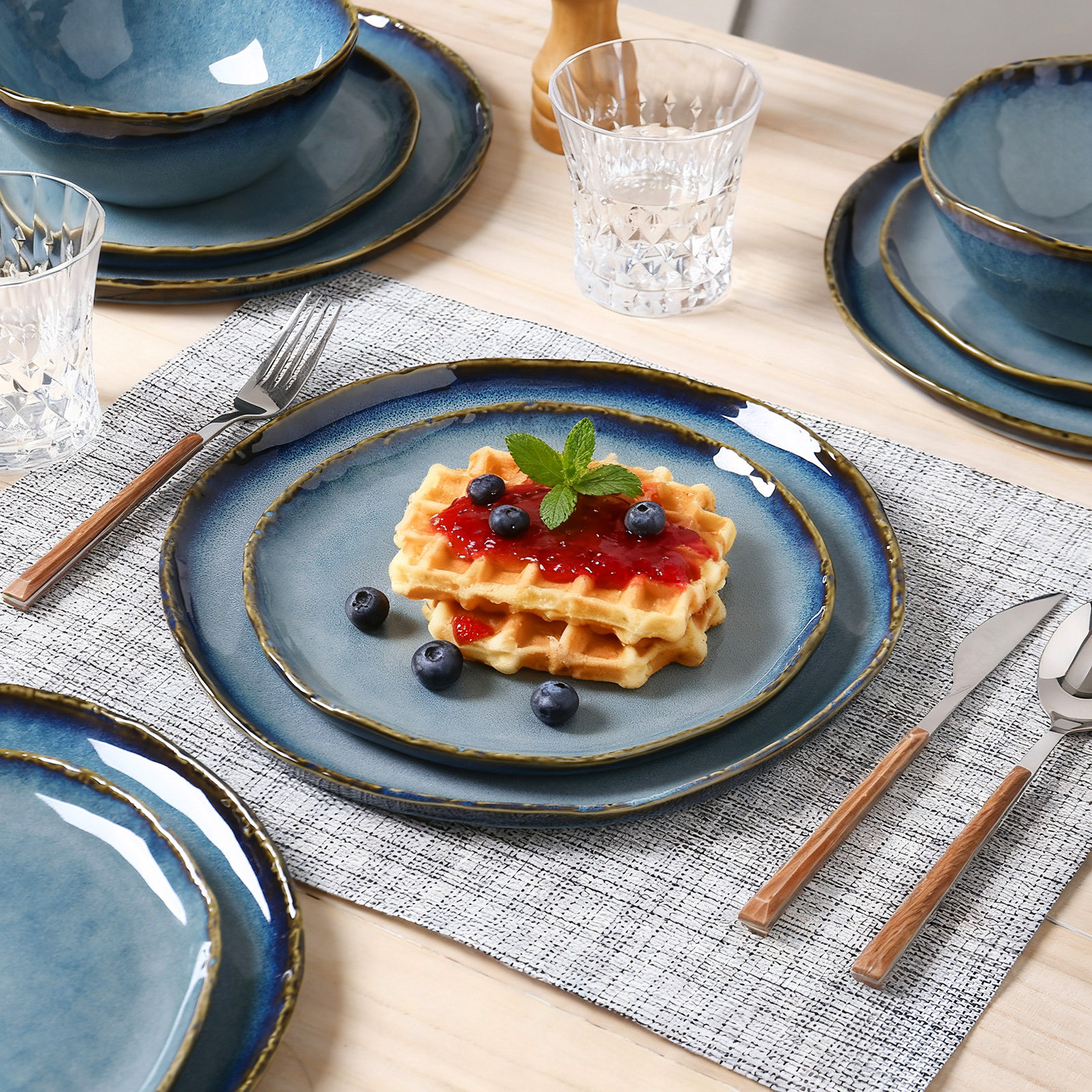 Lucca Stoneware Dinnerware Set - Service for 4, Blue