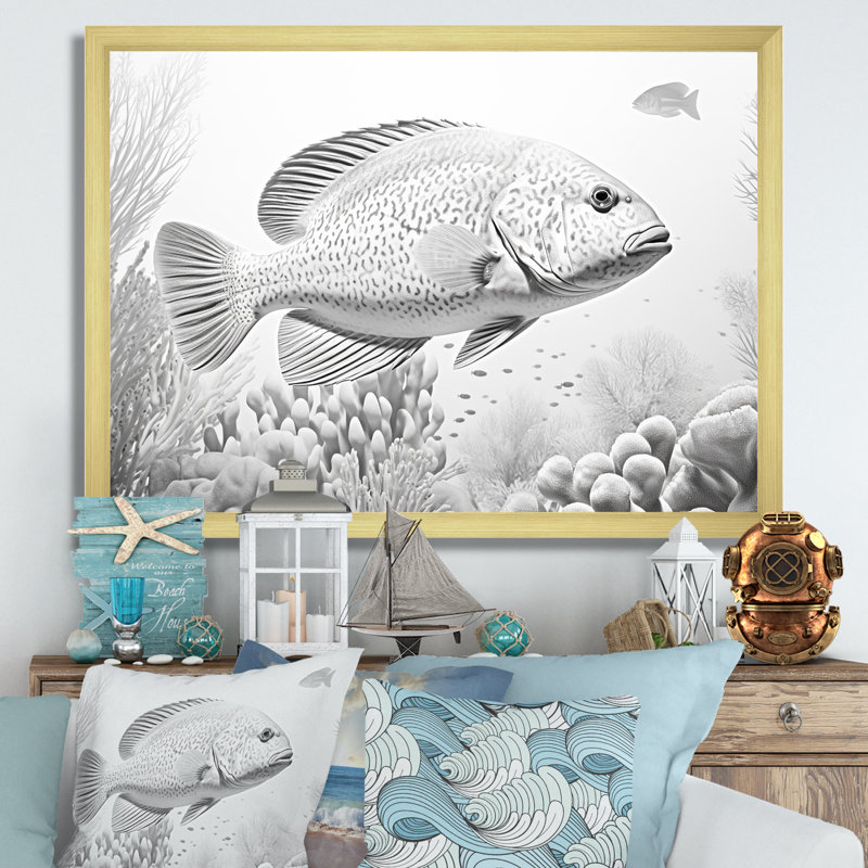 Monochromes de poissons gris et blancs sur toile, Cadre doré à coins fermés, H 34 po x l 44 po x P 1,5 po