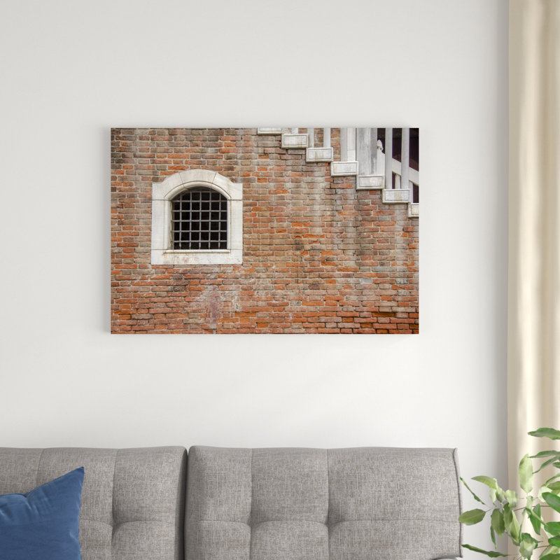 Fenêtres et portes de Venise par Laura DeNardo - photographie sur toile tendue, H 24 po x l 36 po
