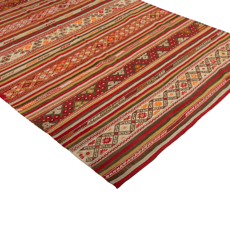 Red Traditional Wool Rug - 5'5"" x 8'9""